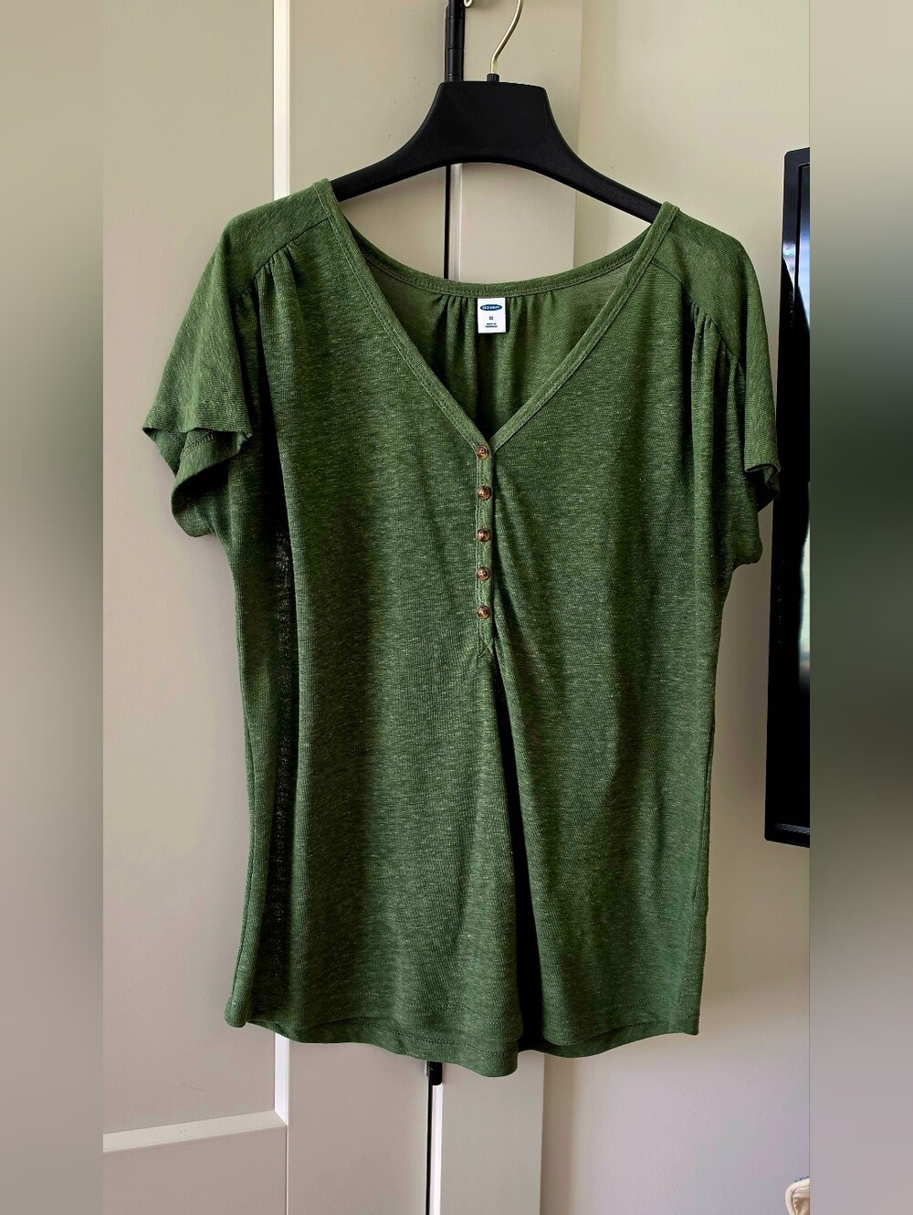 Old Navy Olive Green V-Neck Button-Front Short Sleeve Top